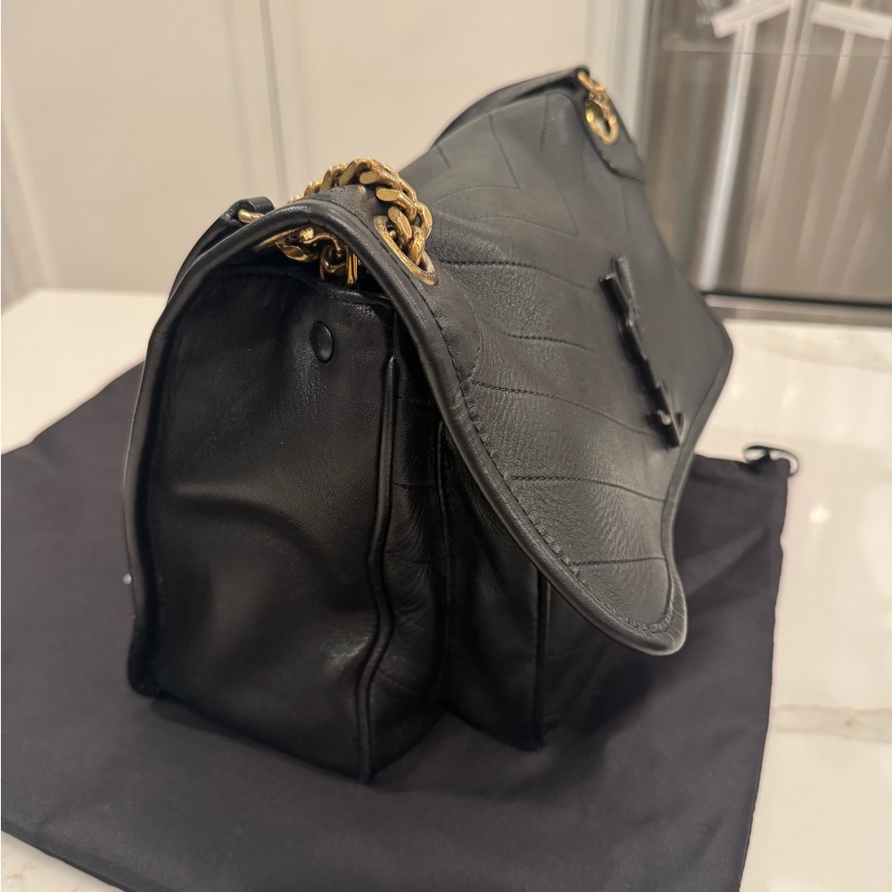 Saint Laurent Medium Nikki Black Leather Shoulder Bag with Yellow Gold Chain - Picture 5 of 16